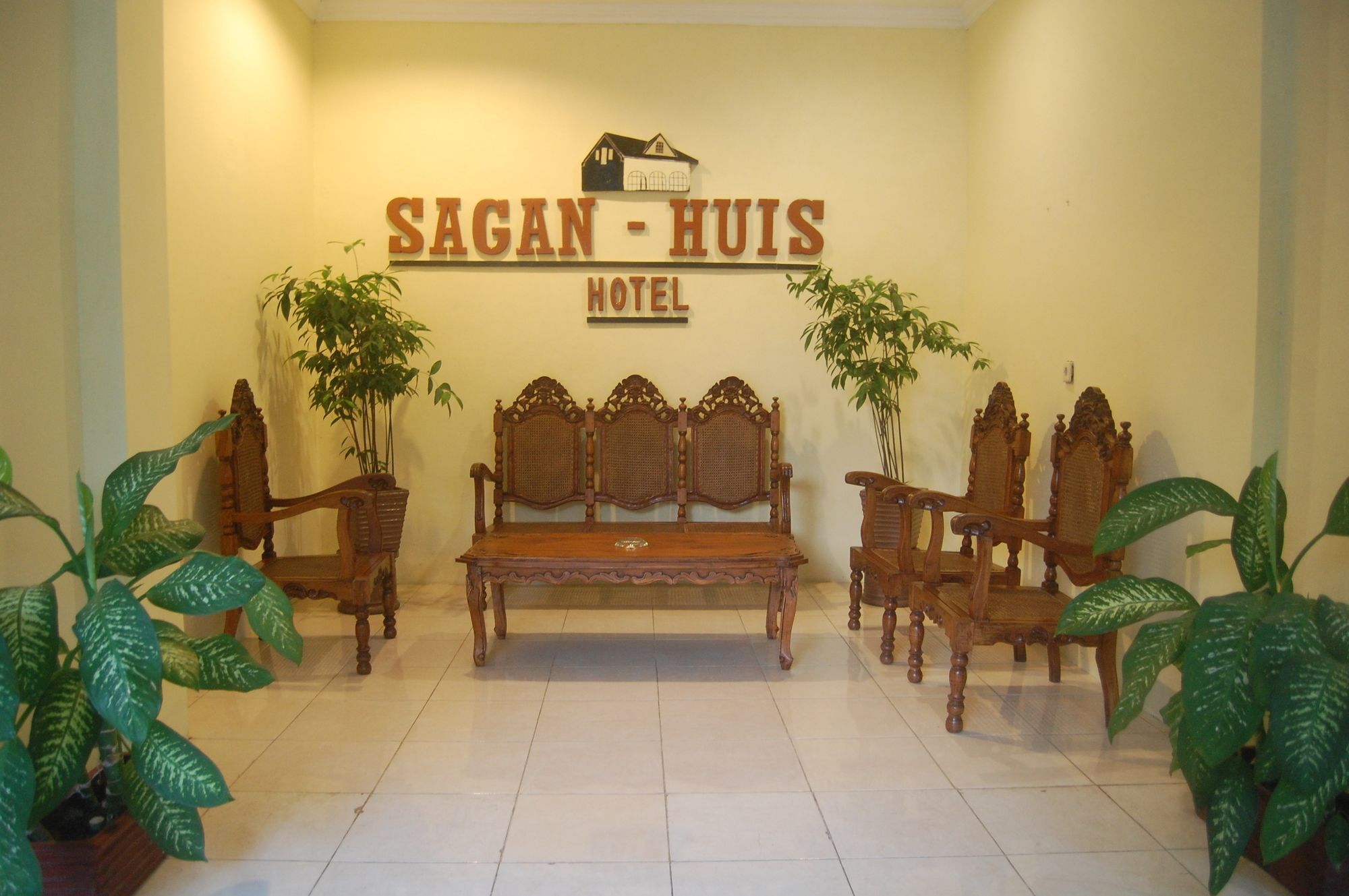 Sagan Huis Hotel Yogyakarta Exterior foto