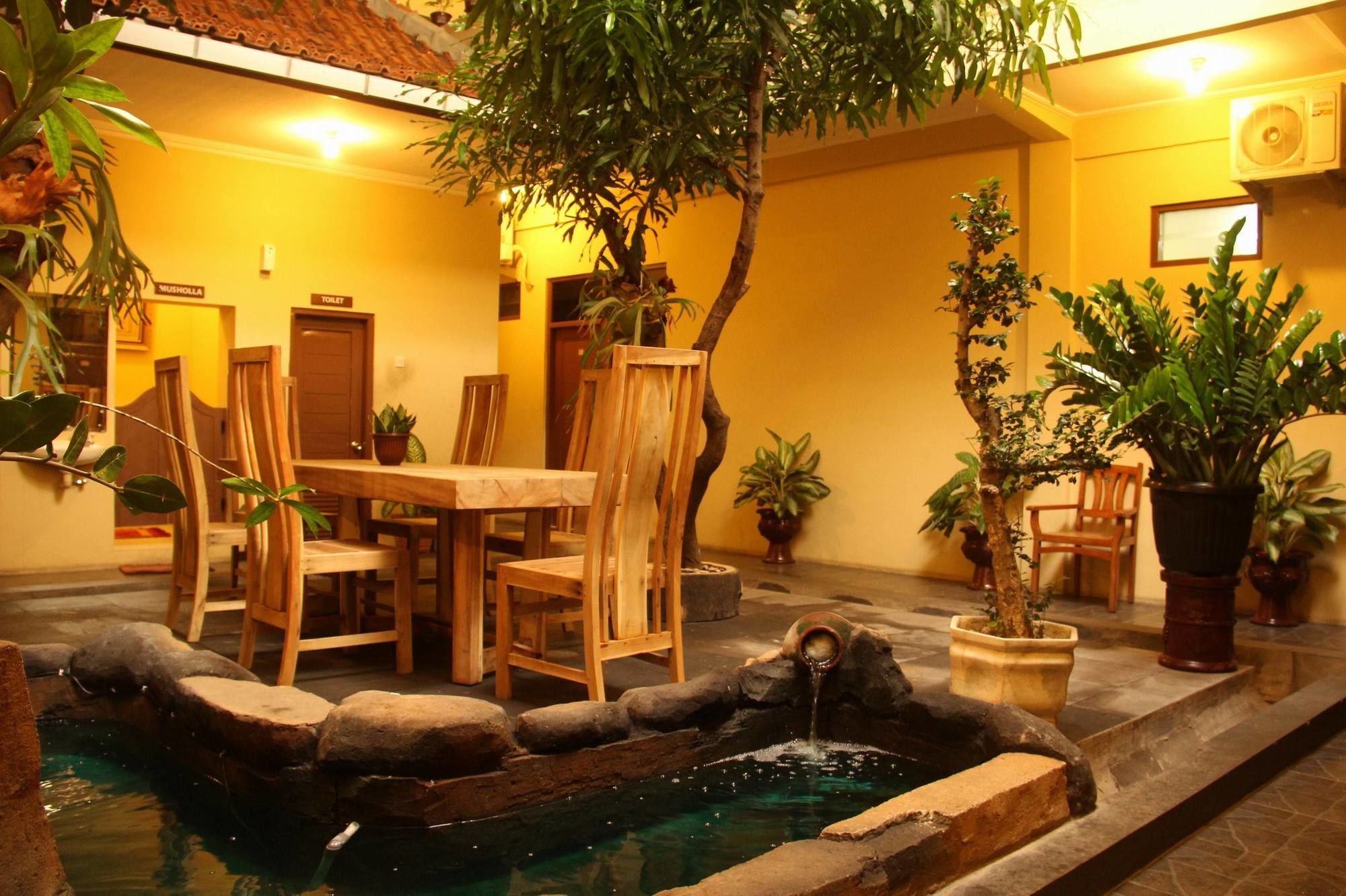 Sagan Huis Hotel Yogyakarta Exterior foto